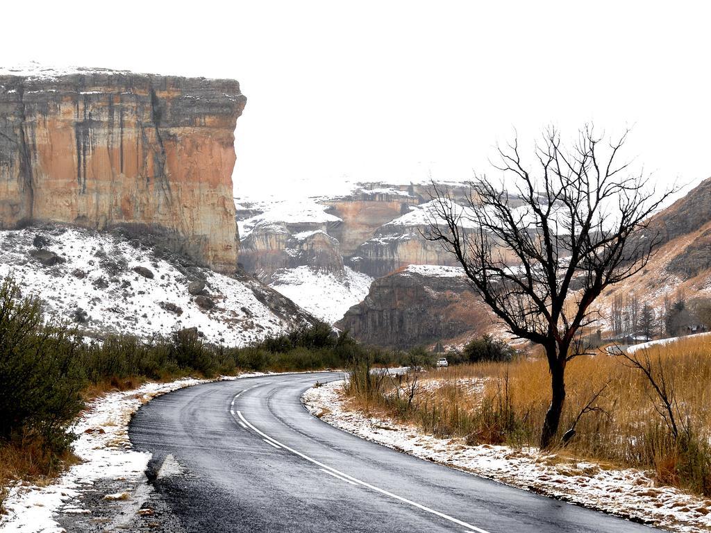 Rosewood Corner, Clarens Bed and Breakfast Exteriör bild
