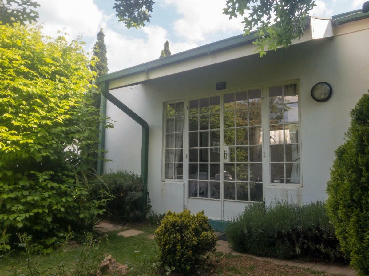 Rosewood Corner, Clarens Bed and Breakfast Exteriör bild
